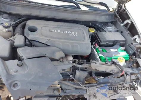 2015 Jeep Cherokee Latitude z USA, uszkodzony, nr VIN 1C4PJMCB2FW501154